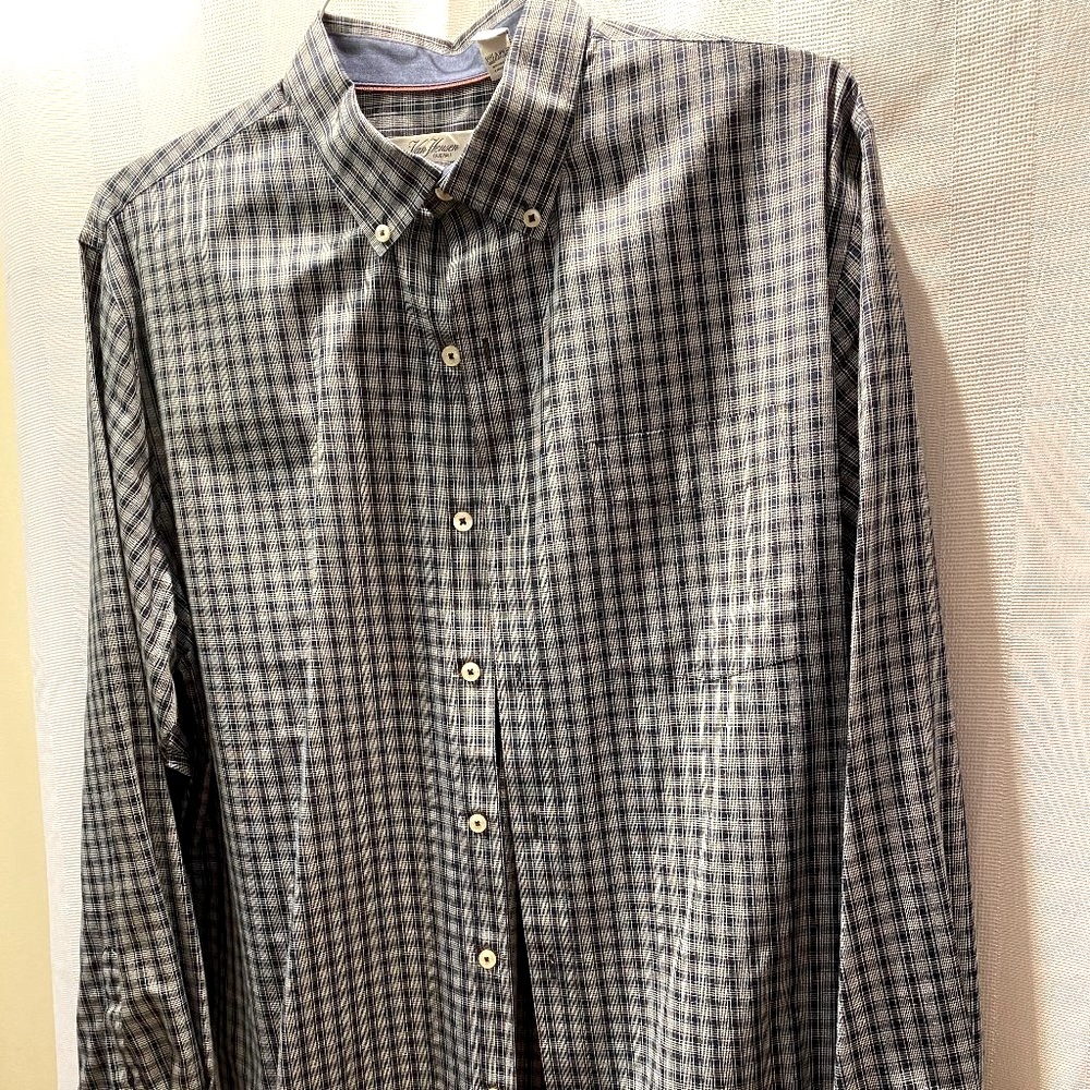 Van Huesen Originals Classic Fit Size L; 16-16.5